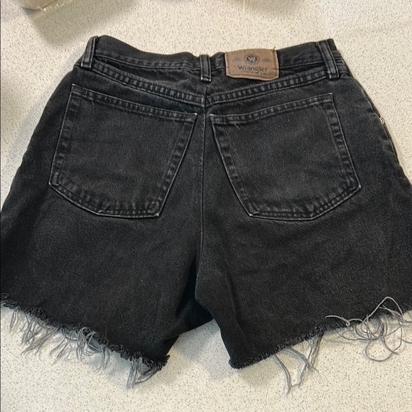 Wrangler cutoff shorts - Picture 2 of 5